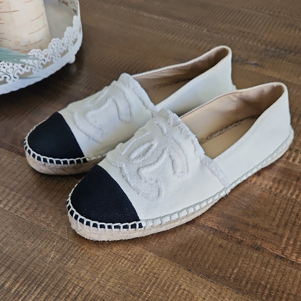 CHANEL Cream and Black Espadrilles - Picture 6 of 16
